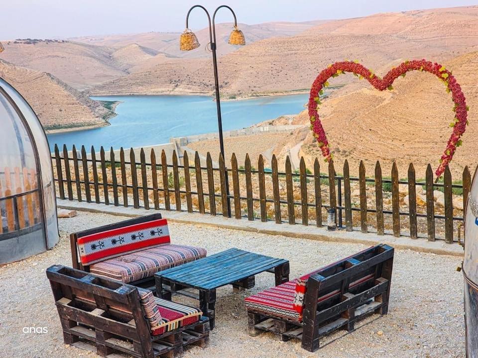 Wadi Al-Wala View Camp Hotel Madaba Eksteriør billede